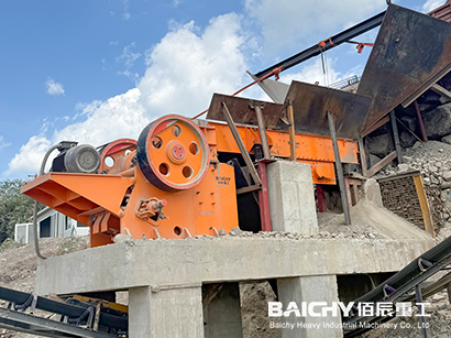 Mexico 200-300th basalt crushing production line is an effic