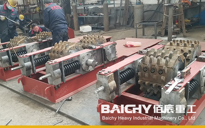 Toothed Double Roll Crusher - Baichy Machinery 02.jpg