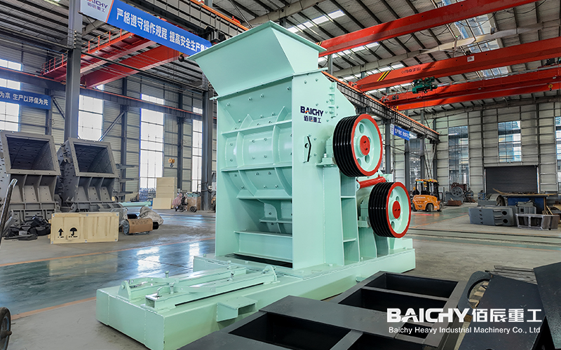 Two-stage hammer crusher